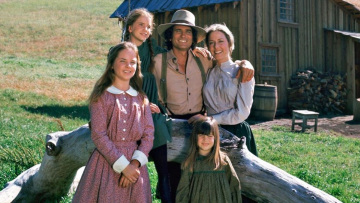 Μικρό σπίτι στο λιβάδι: Χυδαίος και σεξιστής ο «πάτερ φαμίλιας» της σειράς, λένε συμπρωταγωνίστριές του