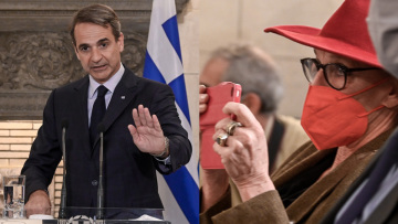 Σκληρή απάντηση Μητσοτάκη σε ερώτηση ξένης δημοσιογράφου: Δεν θα δεχτώ να προσβάλλετε εμένα και τον ελληνικό λαό