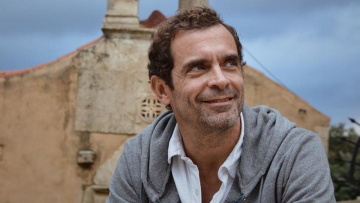 «Ο κόσμος στον δρόμο με φώναζε κομπλεξικό, περίεργο, μυστήριο» αποκαλύπτει ο Κωνσταντίνος Μαρκουλάκης