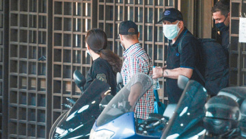 Ο Πέτρος Φιλιππίδης παραπέμπεται σε δίκη για έναν βιασμό και δύο απόπειρες