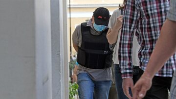 Δίκη «ψευτογιατρού»: «Έλεγε ότι εργάζεται στη κλινική όπου νοσηλεύεται ο Σουμάχερ» κατέθεσε ο πατέρας της 14χρονης