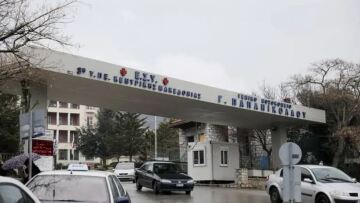 Ασθενής πέταξε τα σωληνάκια και έφυγε από το νοσοκομείο, τον βρήκαμε ημιθανή σε παγκάκι, λέει ο Νίκος Καπραβέλος