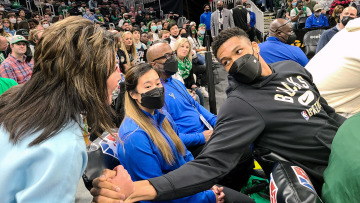 Γιάννα Αγγελοπούλου: Παρακολούθησε στη Βοστώνη τον αγώνα των Μπακς με τους Σέλτικς