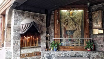 Ιερόσυλοι «σήκωσαν» το παγκάρι του ναού Ταξιαρχών στη Λέσβο