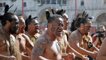 Φυλή των Μαορί ζήτησε από τους αντιεμβολιαστές να μην χρησιμοποιούν τον χορό χάκα της