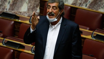 Πολάκης: Θάνο Πλεύρη, η 83χρονη μητέρα μου περιμένει με άλλους 30 με συμπτώματα covid έξω από το νοσοκομείο για να κάνει PCR