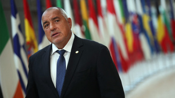 Νέες φωτογραφίες από ιδιωτικές στιγμές «καίνε» τον Βούλγαρο πρώην πρωθυπουργό 