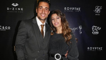 «Από όταν γνώρισα τη Μαριαλένα, της είχα πει ότι βλέπω στο πρόσωπό της τη μητέρα των παιδιών μου», λέει ο Σάκης Κατσούλης