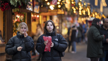 Κορωνοϊός: Πώς θα κάνουν ρεβεγιόν σε Ευρώπη και Ελλάδα εμβολιασμένοι και ανεμβολίαστοι
