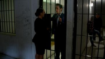 «Άσε μας ρε μαμά»: Όλοι κινητοποιούνται να βρουν χρήματα για να βγάλουν τον Μενέλαο από το κρατητήριο