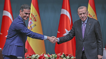 Τουρκία: Η συμμαχία Ερντογάν - Σάντσεθ κόντρα στην ελληνογαλλική αμυντική συμφωνία