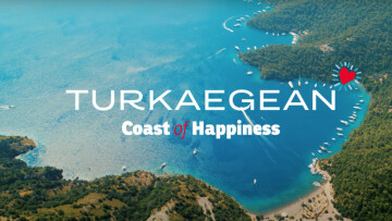 «Turkaegean»: Η Τουρκία «πουλάει» τουρισμό στο Αιγαίο με ελληνικές αρχαιότητες και… μπουζούκι