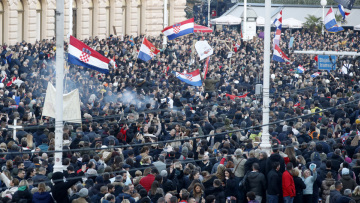 Κορωνοϊός: Νέα περιοριστικά μέτρα κατά της πανδημίας και... επεισόδια «αναστατώνουν» την Ευρώπη  