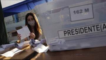 Προεδρικές εκλογές στη Χιλή: «Μάχη» μεταξύ ακροδεξιού και αριστερού υποψηφίου στον 1ο γύρο