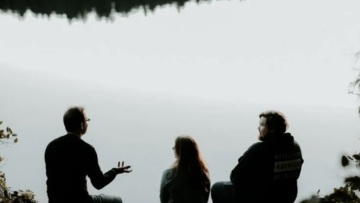 Πόσο συχνά σας διακόπτουν οι άνδρες όταν μιλάτε; Μετά το mansplaining ήρθε το manterruption