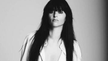 «Έχω χάσει το 80% των μαλλιών μου, φοράω προσθετικά» εξομολογείται η Ζενεβιέβ Μαζαρί