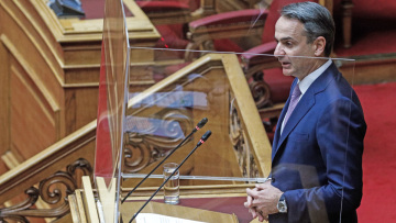 Ομιλία Μητσοτάκη στη Βουλή στις 13:30 για την Υγεία και τον υποχρεωτικό εμβολιασμό