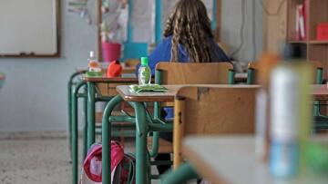 Ζέττα Μακρή:  Θα γίνει πλημμέλημα η στέρηση εκπαίδευσης για τους αρνητές γονείς