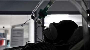 Κορωνοϊός: Συναγερμός με 608 διασωληνωμένους και ρεκόρ θανάτων 