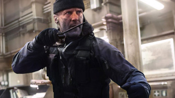 Ο Τζέισον Στέιθαμ πήρε το όπλο του στη Θεσσαλονίκη (Δείτε βίντεο)