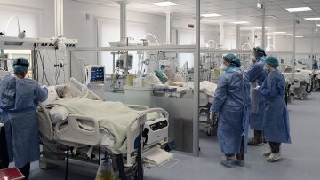 Κορωνοϊός: Δραματικές ώρες στα Επείγοντα του Νοσοκομείου Λαμίας, δεν έχουν πού να βάλουν τους ασθενείς