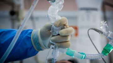 Συγκλονίζει ο θάνατος 40χρονου από κορωνοϊό στον Βόλο - Νοσηλεύτηκε την ημέρα που γύριζαν από το νοσοκομείο η γυναίκα του με το παιδί τους 