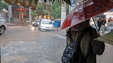 Καιρός: Νέο «κύμα» κακοκαιρίας στην Αττική από το απόγευμα, τρίτη ημέρα ισχυρών καταιγίδων από τα δυτικά 