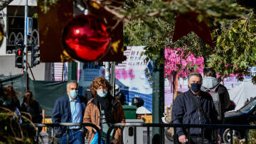 Παραλλαγή «Όμικρον»: Για «πολύ υψηλό» κίνδυνο προειδοποιεί ο Παγκόσμιος Οργανισμός Υγείας  