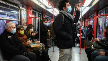 Μετάλλαξη «Όμικρον»: Θα πλήξει χώρες με χαμηλή εμβολιαστική κάλυψη, προειδοποιεί ο ΠΟΥ - Καλεί τις χώρες να λάβουν μέτρα