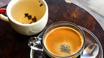 Ο πρωινός καφές και το τσάι μάς προστατεύουν από έμφραγμα και άνοια