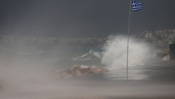 Καιρός: Βροχές, θυελλώδεις άνεμοι και αισθητή πτώση της θερμοκρασίας - Ποιες περιοχές θα επηρεαστούν
