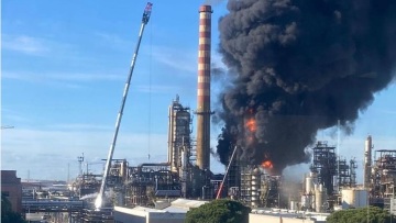 Έκρηξη σε διυλιστήριο στην πόλη Λιβόρνο της Ιταλίας