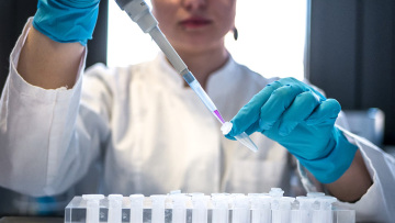 Κορωνοϊός - Πανεπιστήμιο Οξφόρδης: Δεν υπάρχουν ενδείξεις ότι τα εμβόλια δεν προστατεύουν από τη μετάλλαξη «Omicron»