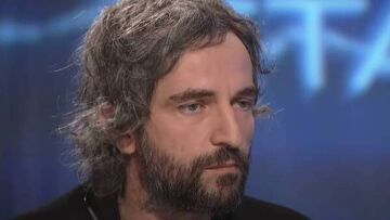 Άρης Σερβετάλης: Δημοσιογράφος τον περίμενε ώρες έξω από το σπίτι του κι εκείνος της έδωσε ένα μανταρίνι 