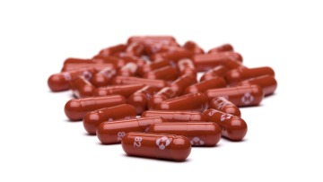 «Πράσινο» για τις ευπαθείς ομάδες από τους ειδικούς του FDA για το χάπι της Merck κατά του κορωνοϊού