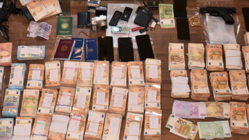 Προσωρινά κρατούμενα τρία μέλη του κυκλώματος παράνομων ελληνοποιήσεων