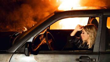 «Πάρε Με Στην Αγκαλιά Σου»: Η Μαρία Καρλάκη ερμηνεύει Αντώνη Βαρδή