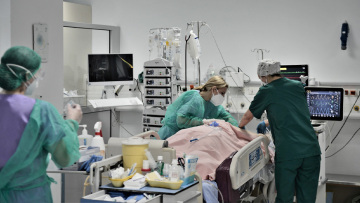 Κορωνοϊός: Τρεις στους τέσσερις που νοσηλεύθηκαν σε ΜΕΘ έχουν συμπτώματα έναν χρόνο μετά το εξιτήριο