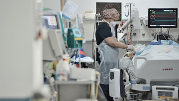 Λαμία: Θρήνος για την ανεμβολίαστη 14χρονη που νόσησε και πέθανε από κορωνοϊό