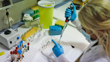 Μετάλλαξη Ομικρον: Στην Αθήνα τα δύο νέα ύποπτα κρούσματα 