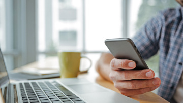 Εξαπάτησαν 54χρονο με πλαστό SMS από τράπεζα και αγόρασαν έπιπλα!