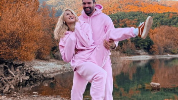 Η Ιωάννα Τούνη πήγε Αράχωβα και... έπλυνε το τζιπ του συντρόφου της