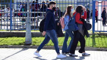 Κορωνοϊός: Γιατί η πανδημία «χτυπά» τα παιδιά - Ένα στα τέσσερα κρούσματα στις ηλικίες 4-18