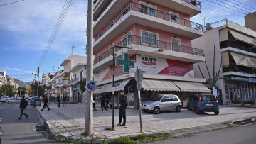 Δολοφονία στη Γλυφάδα: Σκότωσε τον σύντροφο της μητέρας του και παραδόθηκε στην αστυνομία