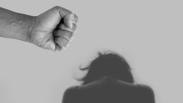 Αλεξανδρούπολη: Η 29χρονη που ξυλοκοπήθηκε από τον σύζυγό της είπε στο νοσοκομείο πως έπεσε από σκάλα