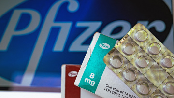 Pfizer: Το χάπι για τον κορωνοϊό προστατεύει από σοβαρή νόσηση και από τη μετάλλαξη Όμικρον