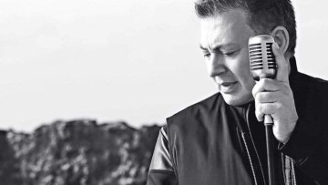 «Έχω έρωτα μαζί σου»: Κυκλοφόρησε το νέο τραγούδι του Νίκου Μακρόπουλου