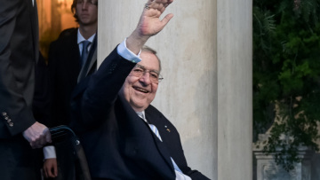 Εγκεφαλικό επεισόδιο υπέστη ο τέως βασιλιάς Κωνσταντίνος, μεταφέρθηκε στην Αθήνα