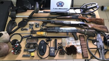 Αρχαιότητες και Καλάσνικοφ σε ποιμνιοστάσιο στο Ηράκλειο