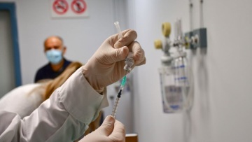 Εμβόλιο: Ανοιξε η πλατφόρμα για την τέταρτη δόση στους ανοσοκατεσταλμένους 